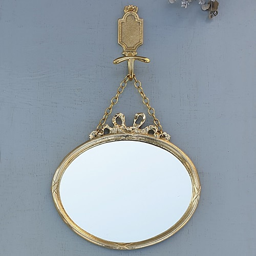 Brass ribbon chain mirror